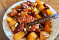 红烧肉炖土豆的做法