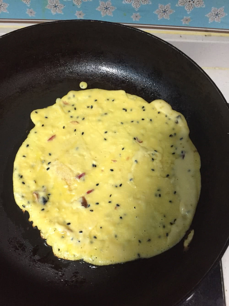 自制牛奶鸡蛋玉米芝麻干果饼的做法