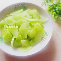 蒜蓉莴苣的做法图解2