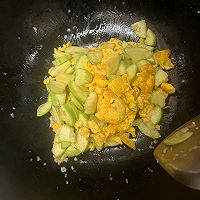 西葫芦炒鸡蛋的做法图解7