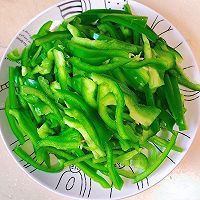 #金龙鱼橄调-橄想橄做#周末早午饭-巨好吃的青椒肉丝盖饭的做法图解3