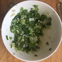 馄炖皮葱花饼 来自向往生活之后的发挥的做法图解1