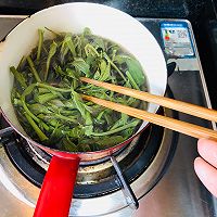 #餐桌上的春日限定#香椿鸡蛋饼也要美丽非凡 素食的做法图解4