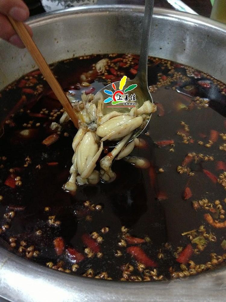 重庆美蛙火锅制作的做法