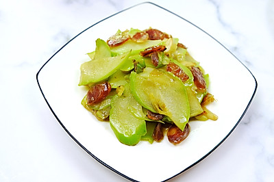 佛手瓜炒腊肠简单易上手美味蔬菜。