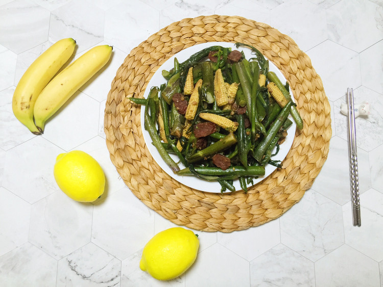 【上班族必备菜】简单快手  腊肠小玉米生炒红菜苔（两种吃法）的做法