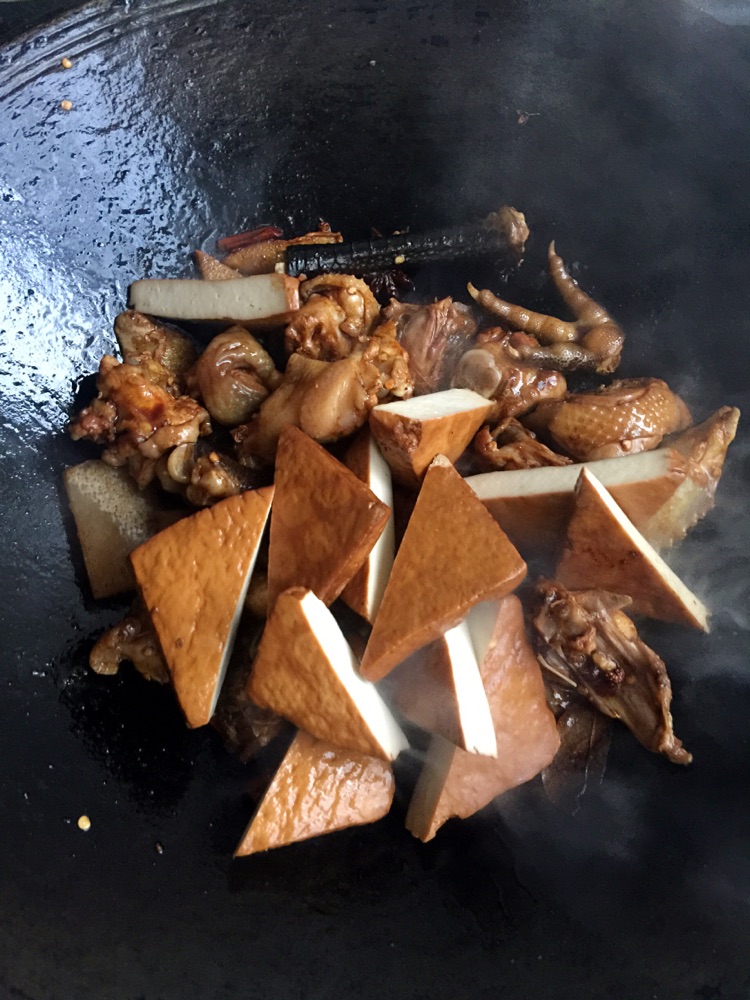 红烧鸡与豆干的做法图解3