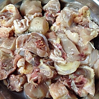 咖喱薯仔胡萝卜焖鸡的做法图解2