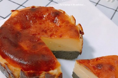 搅一搅就能烤的黑芝麻双层巴斯克蛋糕～