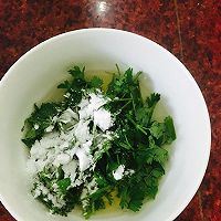 香菜鸡蛋卷的做法图解2