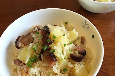 土豆腊肉焖饭