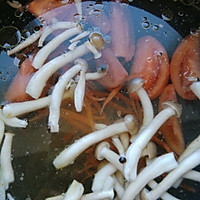 菠菜番茄菌菇汤的做法图解4