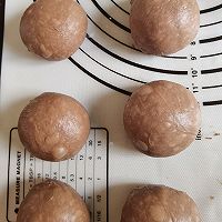 巧克力夹馅毛毛虫面包!哄娃最佳造型!的做法图解4