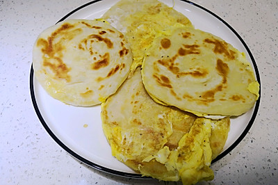 剩下的饺子皮怎么办？几分钟变成鸡蛋灌饼，很好吃