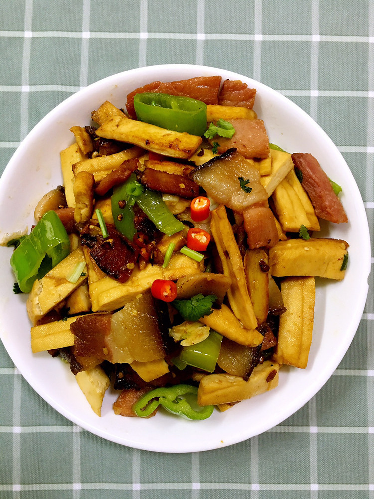 舒氏菜谱：香干炒腊肉的做法