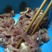 小豆芽炒肉的做法图解2