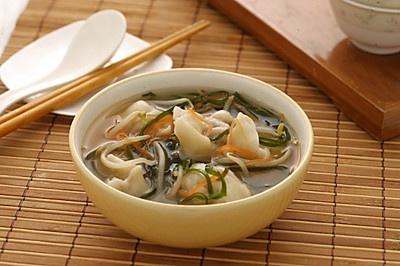 火锅晚餐之什蔬馄饨火锅