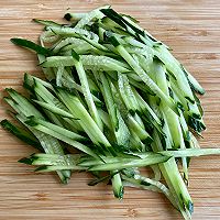 #珍选捞汁 健康轻食季#夏日减脂｜捞汁海蜇丝拌黄瓜的做法图解2