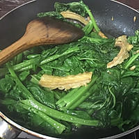 鳗鱼干香炒芥蓝的做法图解5