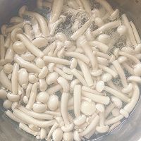 白玉菇炒火腿的做法图解1