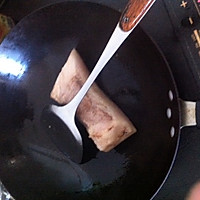 酸菜扣肉的做法图解1