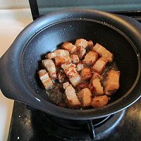 【家常菜】口蘑鹌鹑蛋烧肉的做法图解6