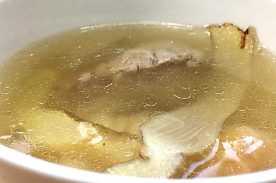 花胶玉竹螺肉排骨汤，每日一碗靓汤，滋养补虚，润肤养颜。
