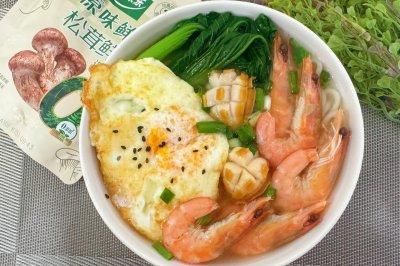 鲜虾鲍鱼海鲜面！