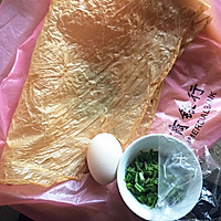 快手汤：豆腐皮蛋花汤的做法图解1
