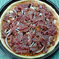 #带着美食出去浪# 黑椒牛肉披萨的做法图解16