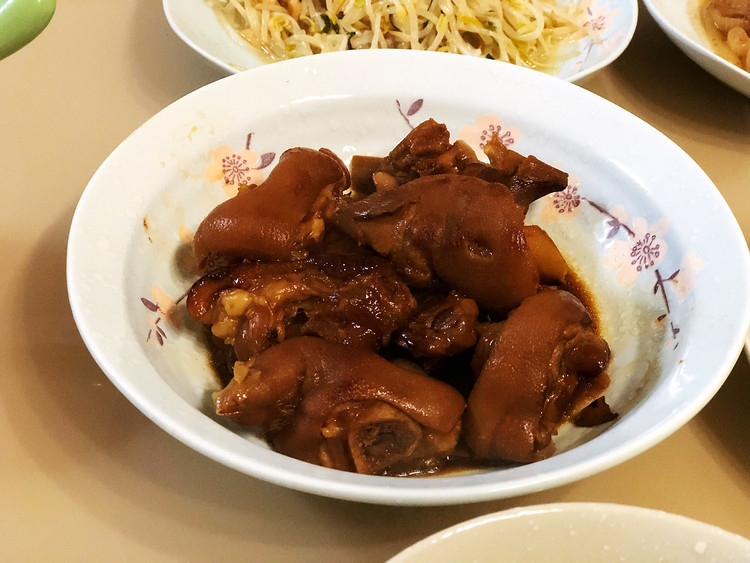 红烧猪蹄（做饭带娃俩不误版）的做法
