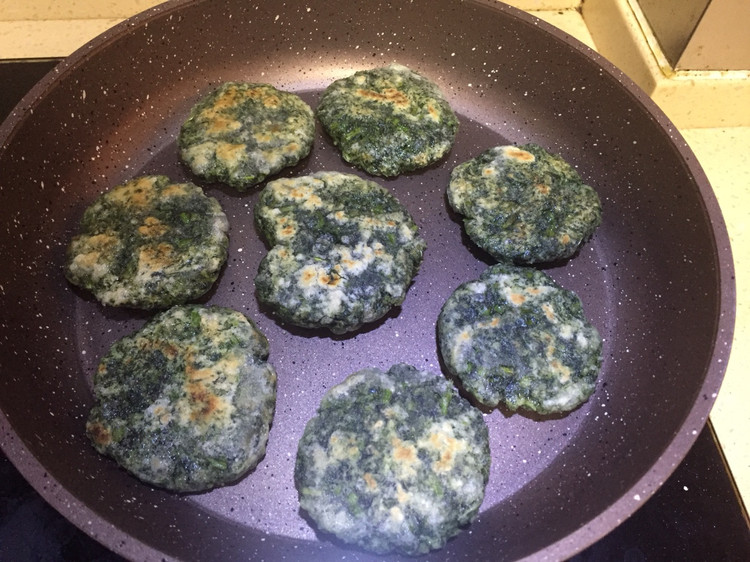 香煎蒿子粑粑的做法