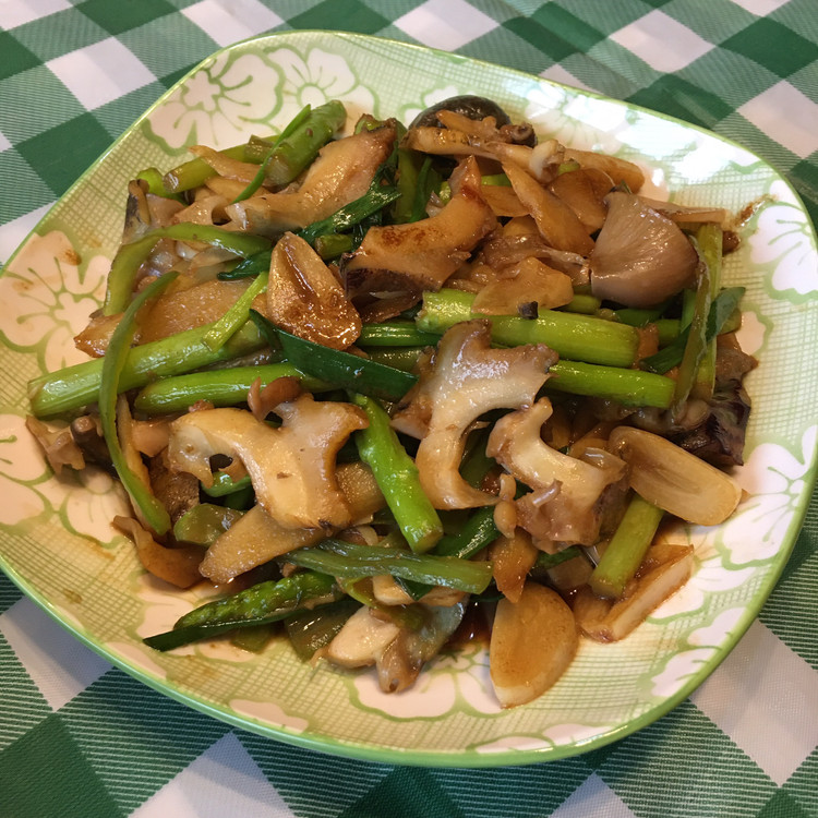 辣椒芦笋炒螺肉的做法