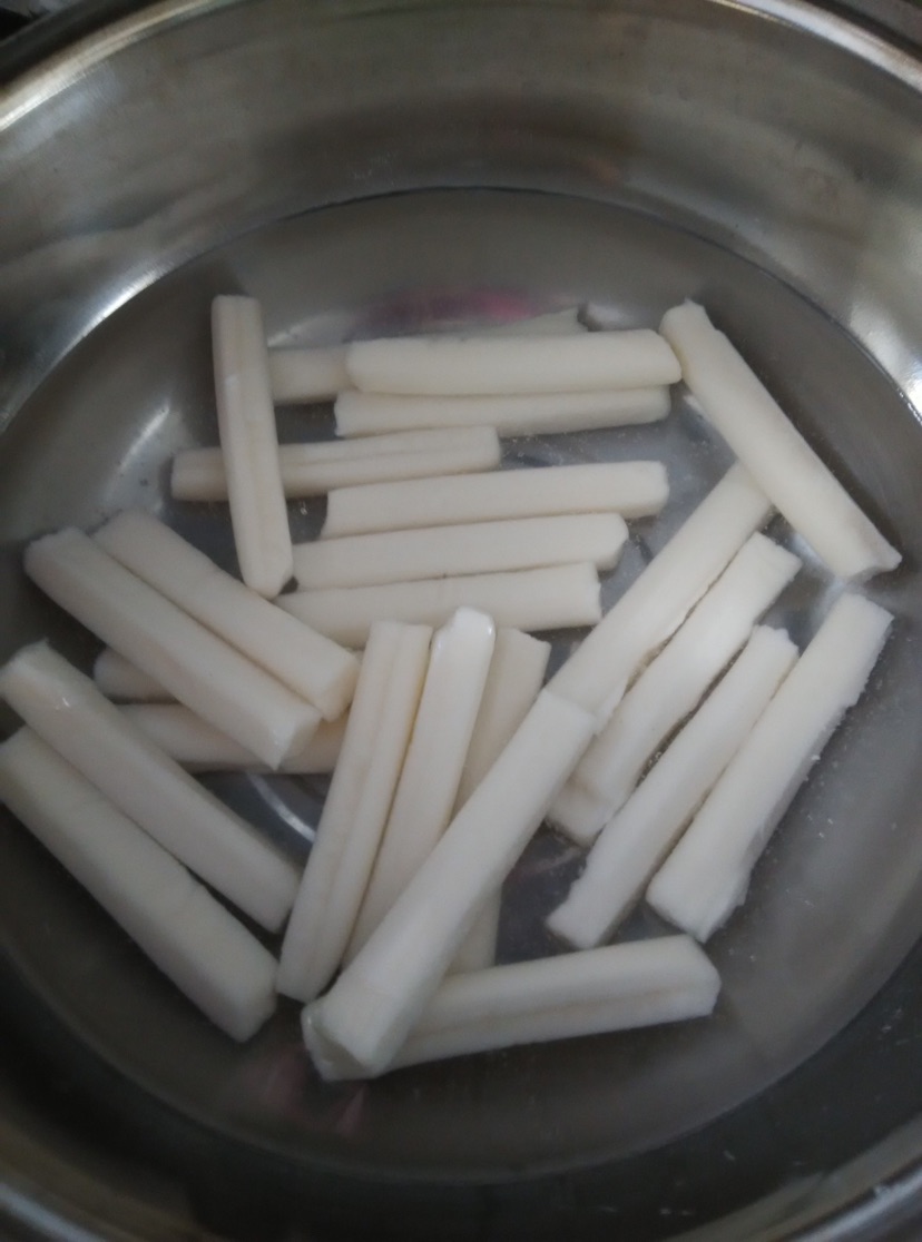 韩式辣白菜炒年糕的做法图解2