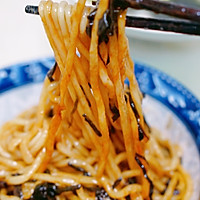 #安佳万圣烘焙奇妙夜#葱油面，鸡蛋虾仁海带汤的做法图解1