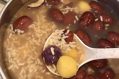 红枣黑糖酒酿糯米圆子羹