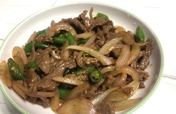 洋葱青椒炒牛肉，新手必学～的做法