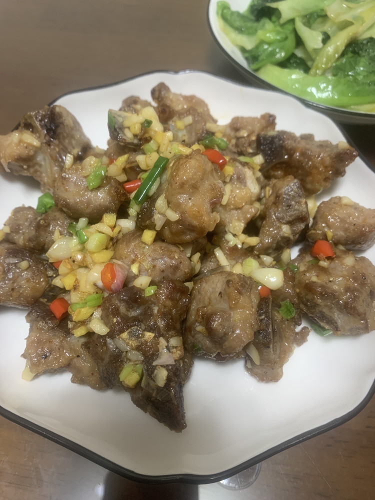 椒盐排骨的做法
