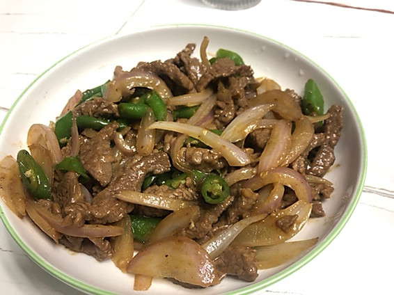 洋葱青椒炒牛肉，新手必学～的做法