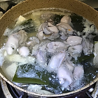 原汁原味—海带豆腐牡蛎汤的做法图解3
