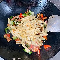 上班族的快手菜-炒豆腐皮的做法图解9