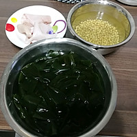 猪皮黄豆炖海带的做法图解1