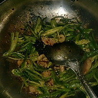 青椒炒肉的做法图解5
