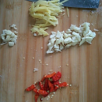 客家特色菜一鸭肉炒黄豆的做法图解1