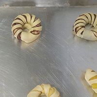 #嗨fun暑假#豆沙花环面包的做法图解10