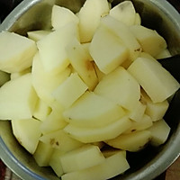 土豆炖豆角的做法图解1