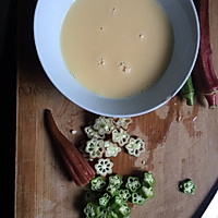 孕妈食谱^ - ^秋葵鹅蛋饼的做法图解1