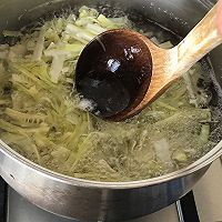 #餐桌上的春日限定# 腊肉春笋的做法图解3