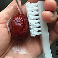 红枣花胶炖牛奶的做法图解5
