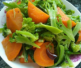 家常菜——胡萝卜炒花椰菜的做法